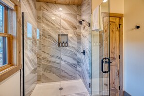 Combined shower/bathtub, towels, soap, shampoo