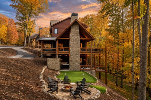 Luxe Summer w/ 5BR,Fireplace,Hot Tub,Dogs Ok,Views