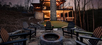 Summer Escape w/ 5BR,Hot Tub,Fireplaces,Blue Ridge