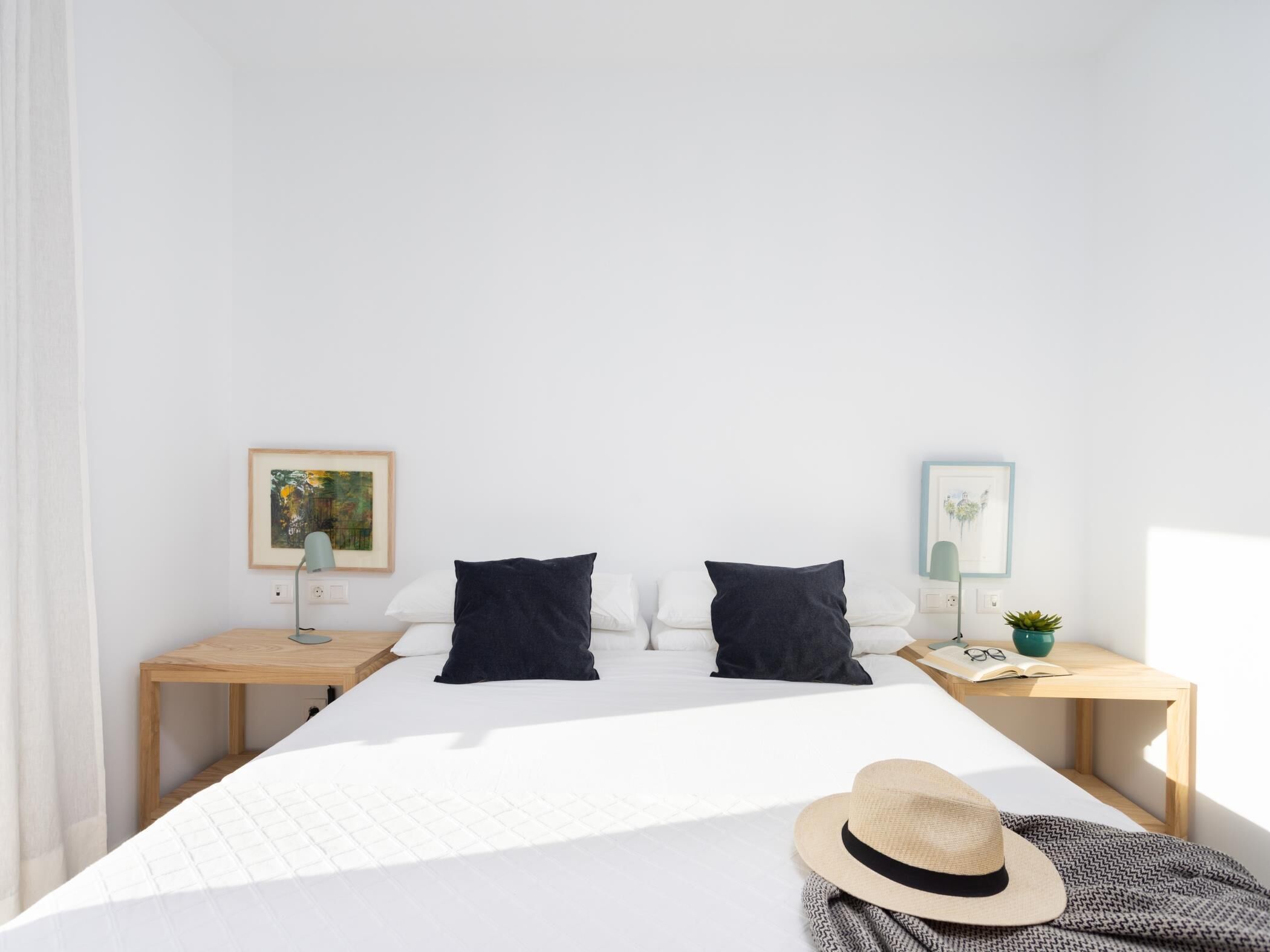 2 soverom, strykejern/-brett, internettilgang og sengetøy