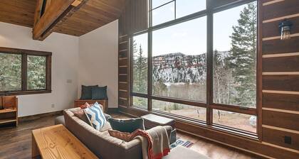 Lake Side, Cozy Retreat, Fireplace!