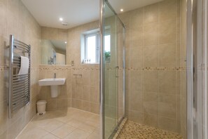 Cottage | Bathroom | Shower