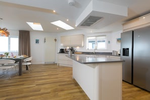 Cottage | Interior - Starboard (St Ives)