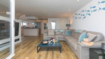 Cottage | Living area | Video game console, DVD player