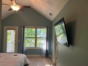 3 camere, una scrivania, ferro/asse da stiro, Wi-Fi gratuito