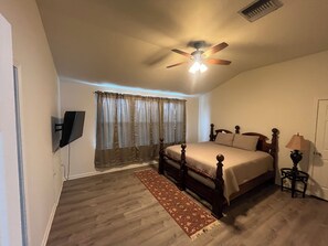 3 bedrooms, WiFi, bed sheets - Fishing and Hunting Cottage in Shell Beach, St. Bernard, LA (Saint Bernard)