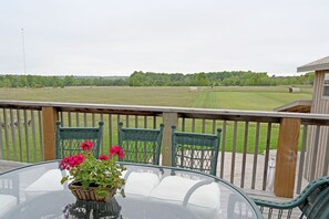Outdoor dining - Family friendly ranch retreat only minutes from the heart of Ephraim (SisterBay)