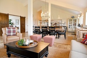 Smart-TV, Tischtennisplatte, Stereoanlage