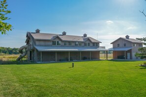 Exterior - Family friendly ranch retreat only minutes from the heart of Ephraim (SisterBay)