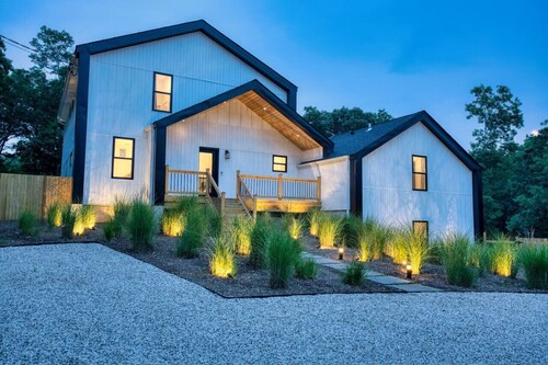 Hamptons Modern Retreat NEW CONS