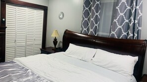 2 bedrooms, iron/ironing board, WiFi, bed sheets - 2 Blocks from Science park .05 from Yale University (New Haven)