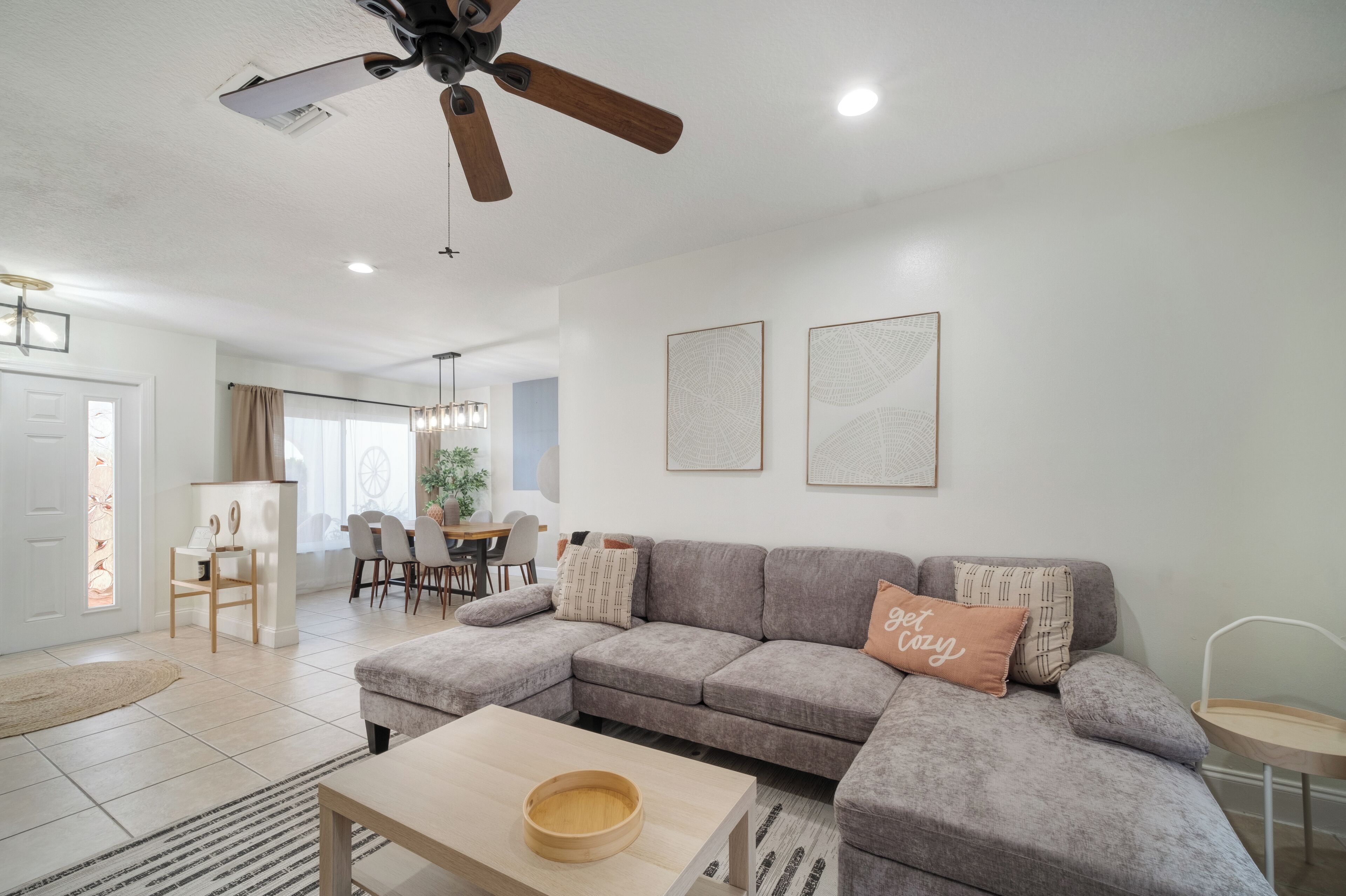 Smart-tv och ett bordtennisbord