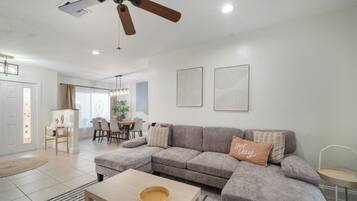 Smart-tv och ett bordtennisbord