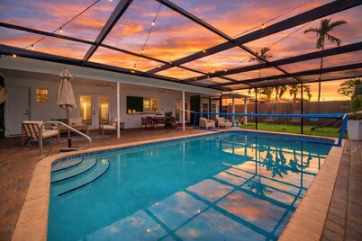 Private Pool Oasis • Sleeps 10 • Near FLL