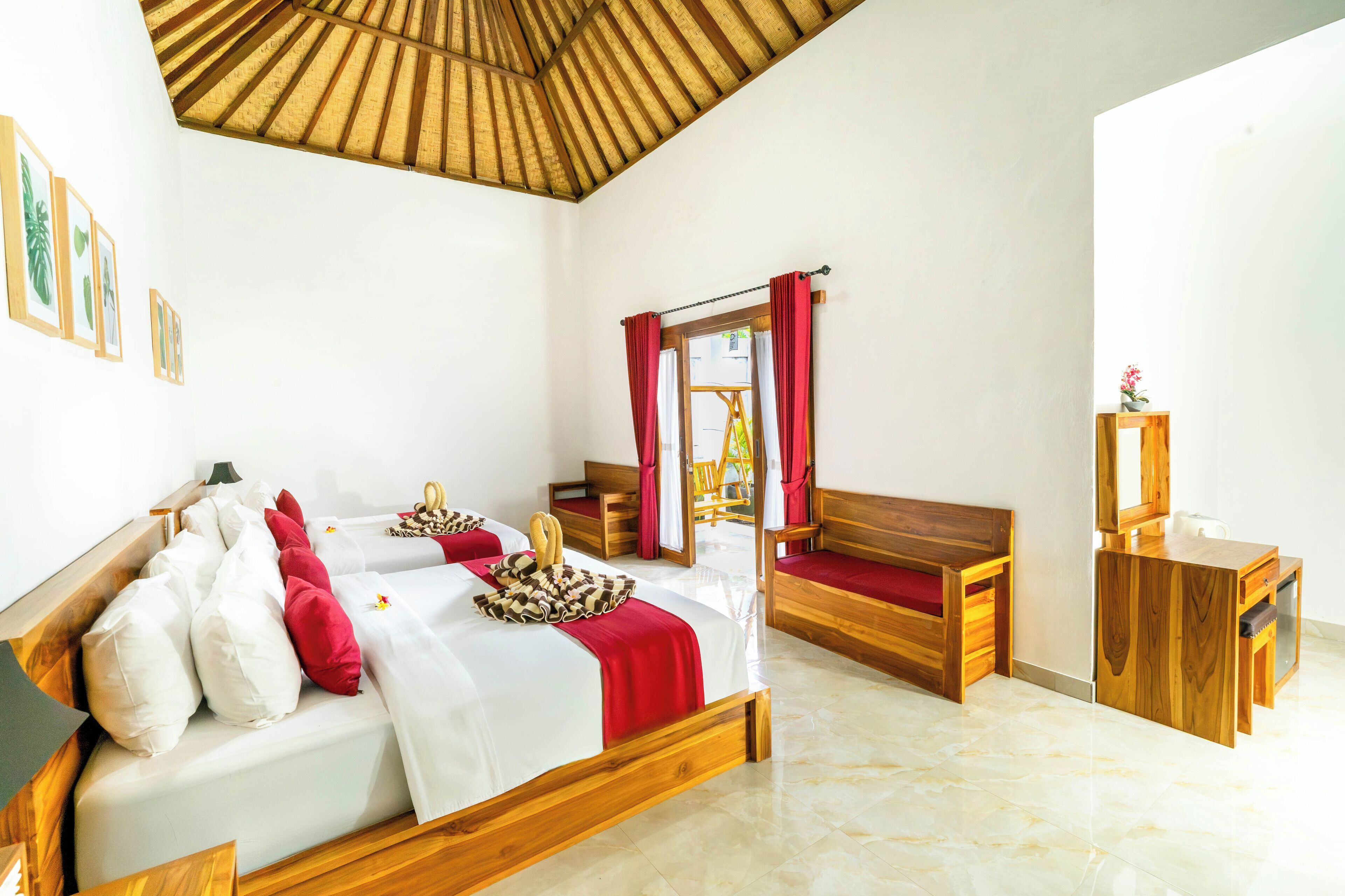 Familien-Suite | Pillowtop-Betten, Minibar, Schreibtisch, Bügeleisen/Bügelbrett