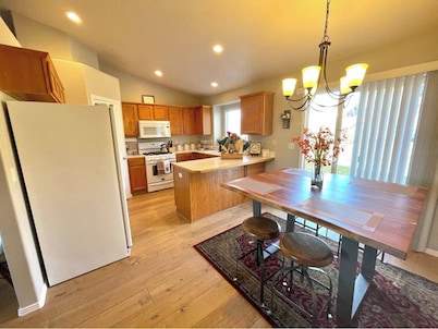 Cozy 4-Bedroom 2-Bath Boise Retreat Near Shopping, Dining & Airport