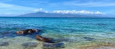 Beach nearby, sun-loungers, beach towels