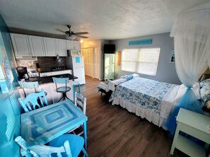 1 chambre, fer et planche à repasser, Wi-Fi gratuit, draps fournis