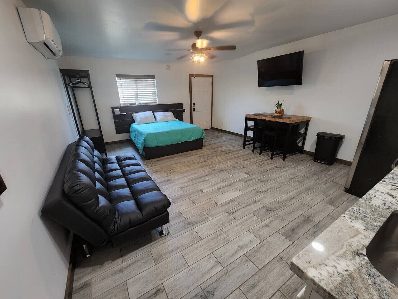 1 bedroom, desk, iron/ironing board, WiFi