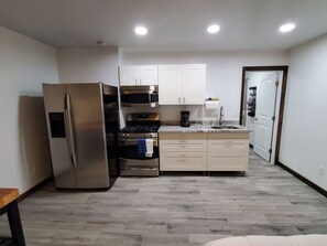 Coffee/tea maker, fridge, microwave, oven