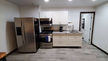 Fridge, microwave, oven, coffee/tea maker