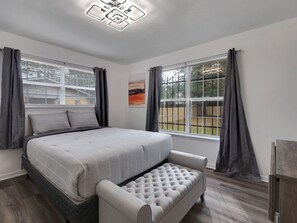 4 bedrooms, iron/ironing board, free WiFi, bed sheets