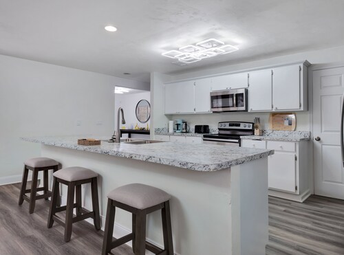 Paradise at Tallahassee - 4BR/2Bathrooms