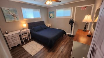 5 bedrooms, desk, WiFi