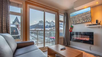 Family Apartment | Living area | 55-inch TV with cable channels, fireplace, heated floors