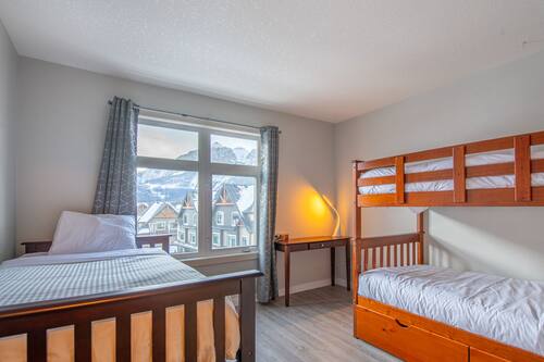 Family Apartment | 2 bedrooms, Egyptian cotton sheets, premium bedding, memory foam beds