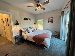 2 Schlafzimmer, Schreibtisch, Bügeleisen/Bügelbrett, kostenloses WLAN
