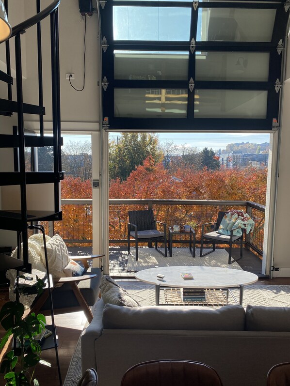 Smart TV, fireplace, video games - Welcome to The Yeti Hut! (Seattle)