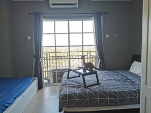 Deluxe Studio Suite | Desk, iron/ironing board, free WiFi, bed sheets - Kampar Champs Elysees 4pax Homestay (Kampar)