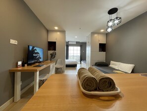 디럭스 스튜디오 스위트 | 책상, 다리미/다리미판, 무료 WiFi, 침대 시트