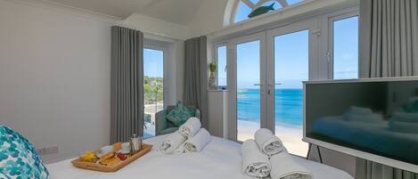 2 bedrooms, individually decorated, individually furnished, free WiFi