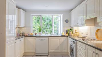 Cottage | Bếp riêng | Tủ lạnh, máy rửa bát, ấm điện, lò nướng bánh mì