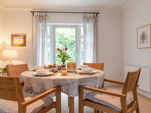 Cottage | Dining