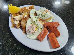 Free daily English breakfast 