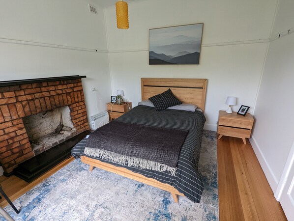 3 bedrooms, bed sheets