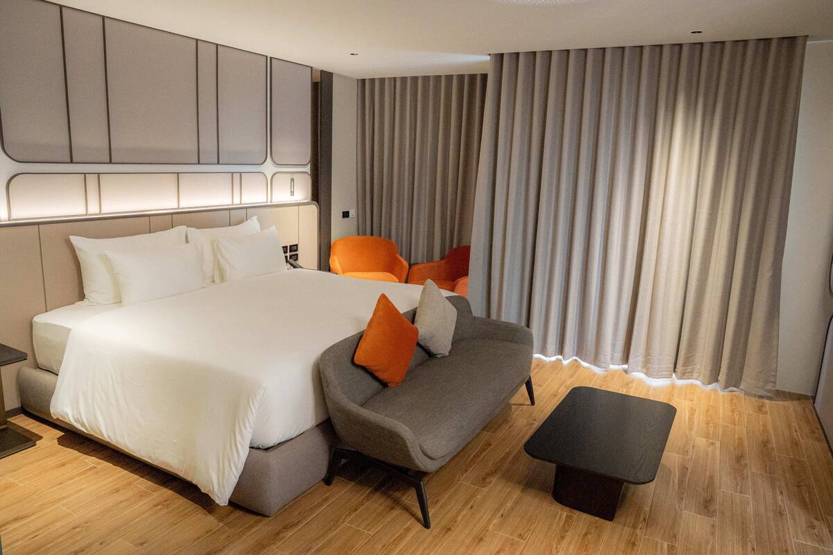 Junior Suite Terrace Room | Minibar với thức uống miễn phí, két bảo mật tại phòng, bàn 