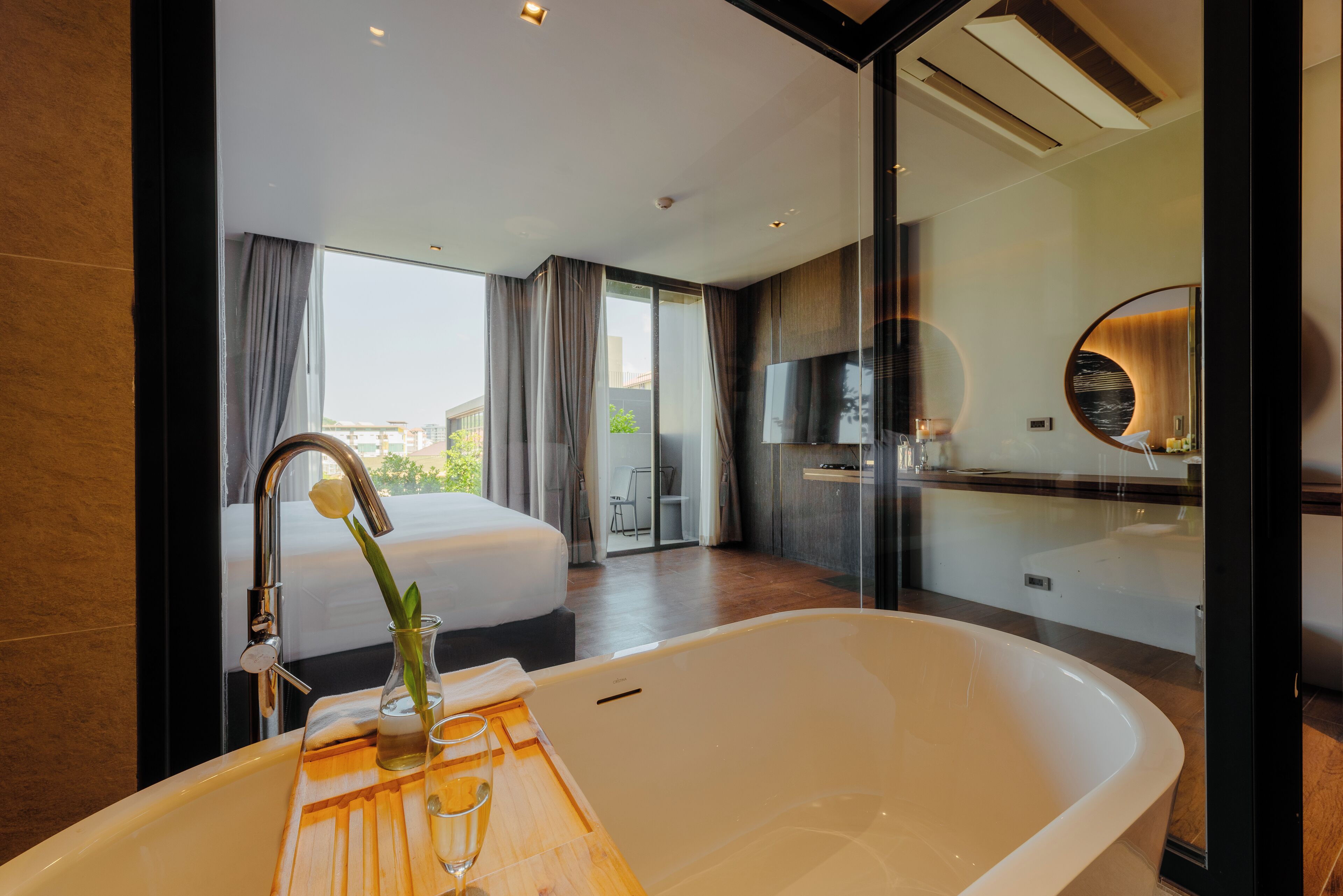 Superior Double Room, 1 King Bed, Non Smoking | Free minibar, in-room safe, desk, blackout curtains