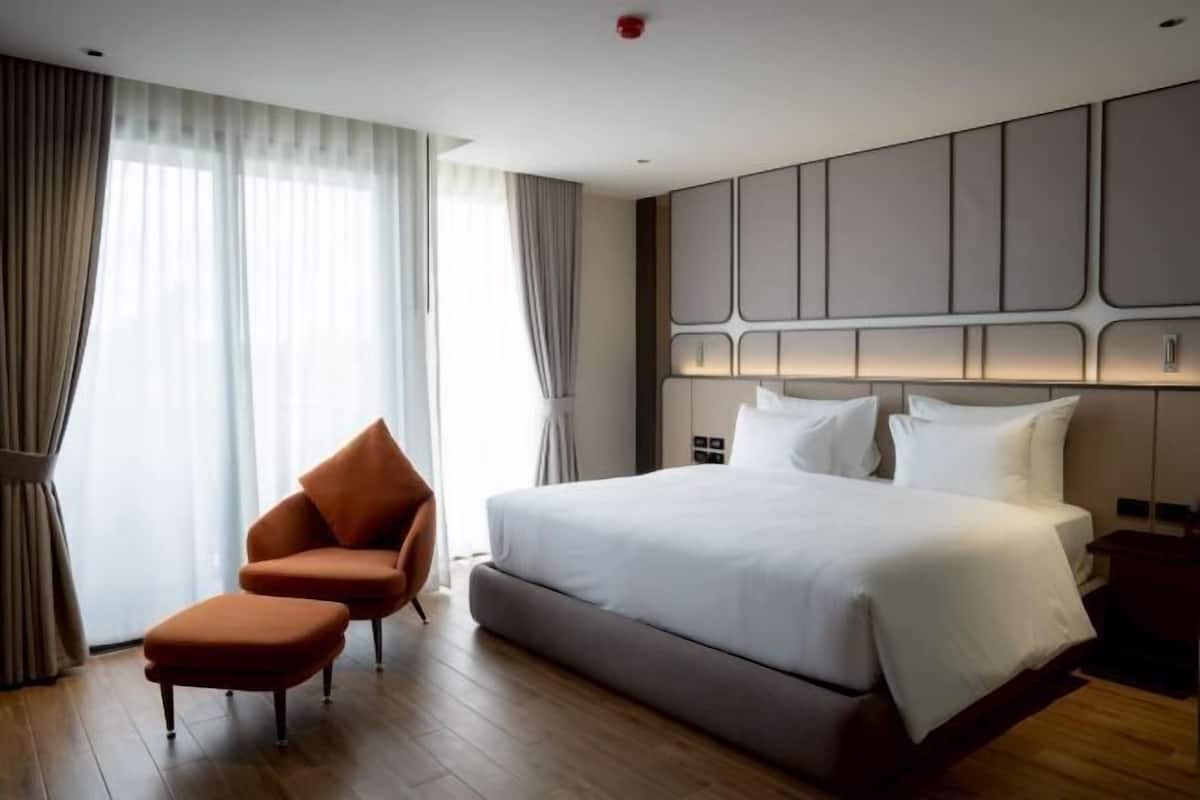 1 bedroom, free minibar, in-room safe, individually decorated