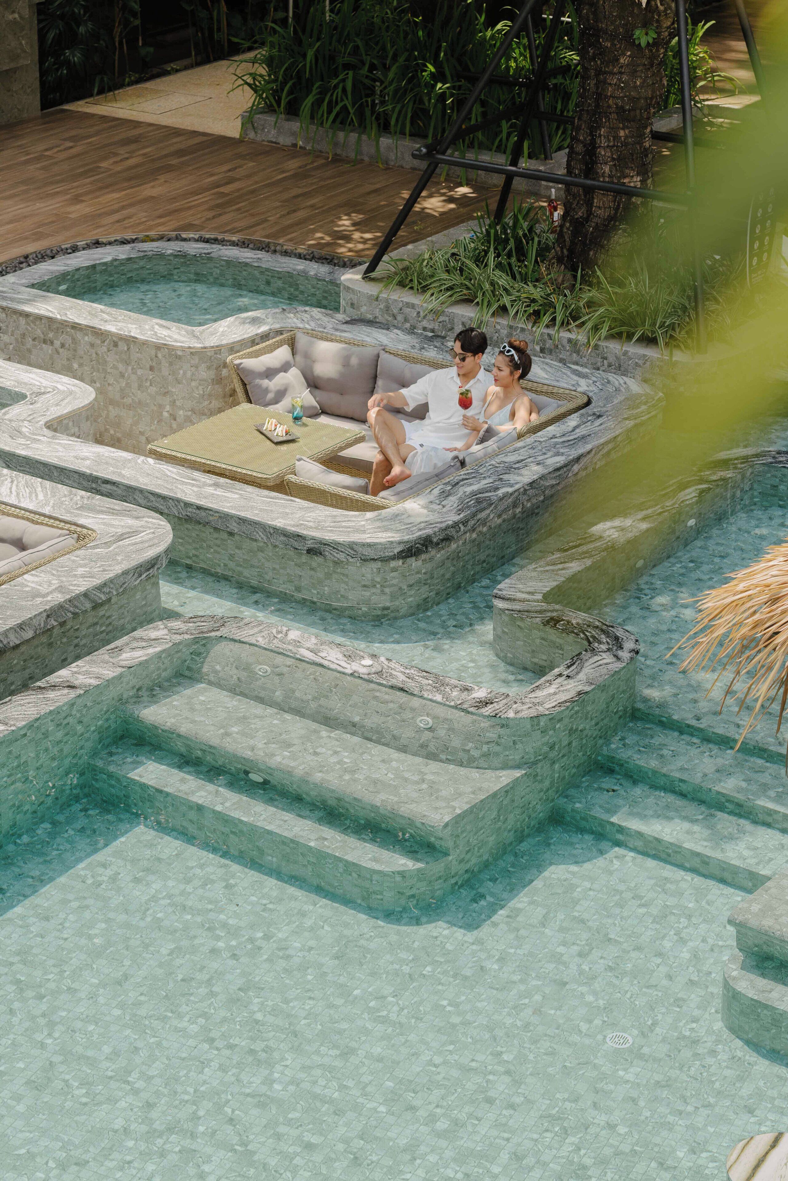 75-inch Smart TV with digital channels, TV, Netflix