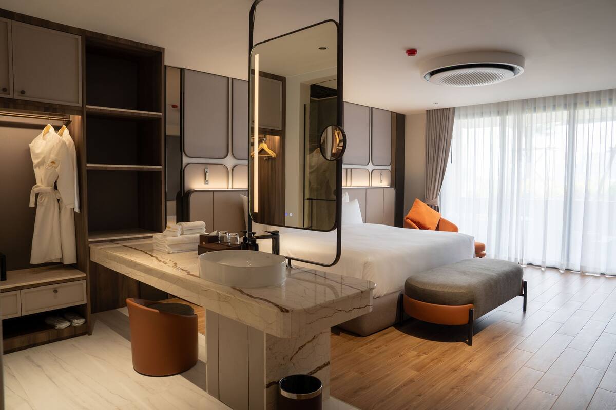 Building 3 Grand Jacuzzi Superking | Minibar với thức uống miễn phí, két bảo mật tại phòng, bàn 