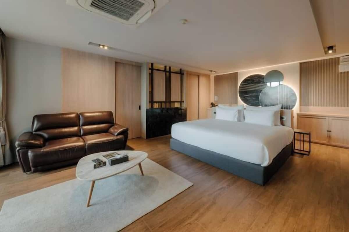1 bedroom, free minibar, in-room safe, individually decorated