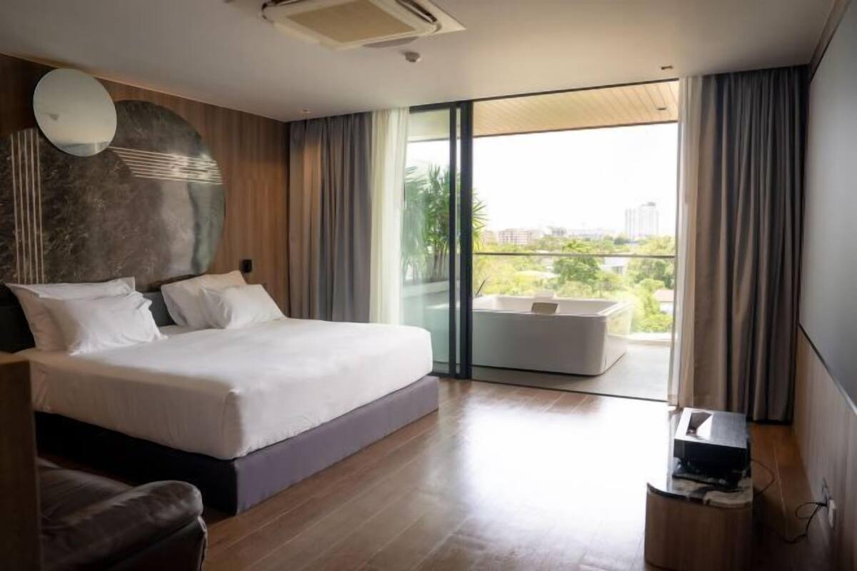 1 bedroom, free minibar, in-room safe, individually decorated
