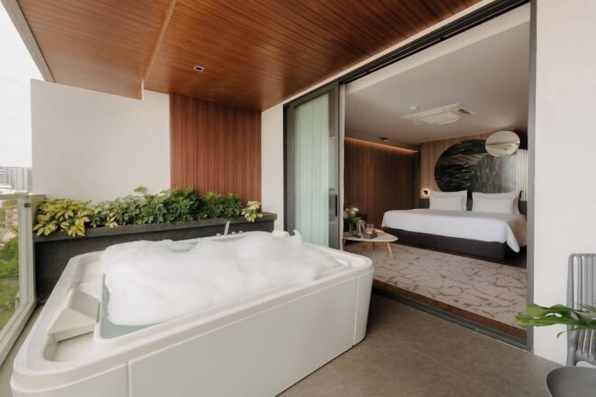 1 bedroom, free minibar, in-room safe, individually decorated