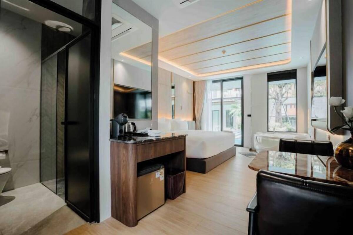 1 bedroom, free minibar, in-room safe, individually decorated