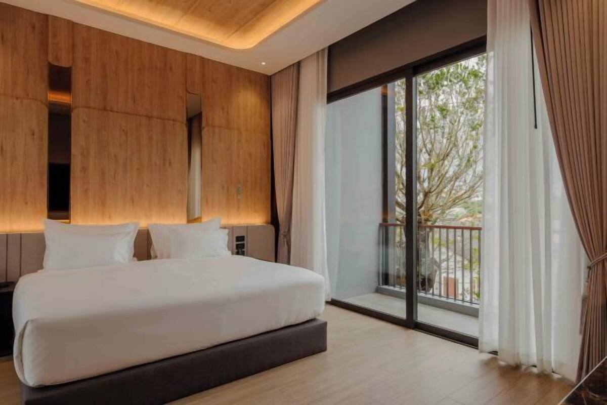 1 bedroom, free minibar, in-room safe, individually decorated