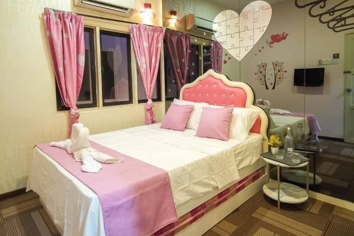 Habitación estándar, 1 cama Queen size | 1 habitación, tabla de planchar con plancha, wifi gratis y ropa de cama